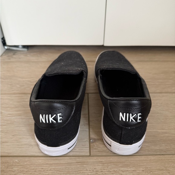 Men’s Nike slip on black white loafers size 9.5 worn once - Picture 3 of 5